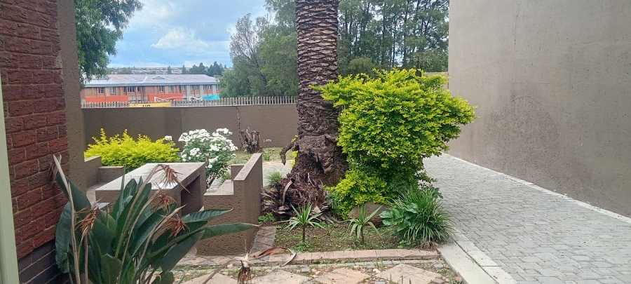 To Let 5 Bedroom Property for Rent in Power Park Gauteng