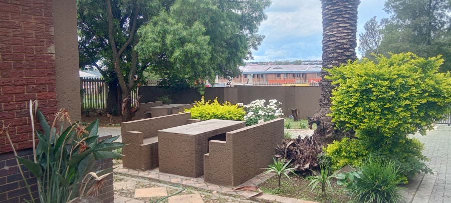 To Let 5 Bedroom Property for Rent in Power Park Gauteng