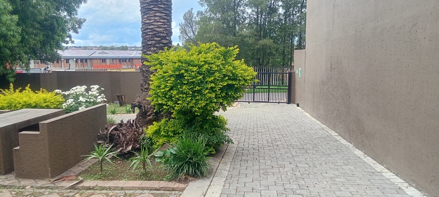 To Let 5 Bedroom Property for Rent in Power Park Gauteng