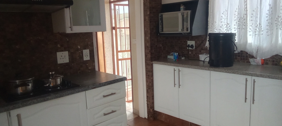 2 Bedroom Property for Sale in Protea North Gauteng