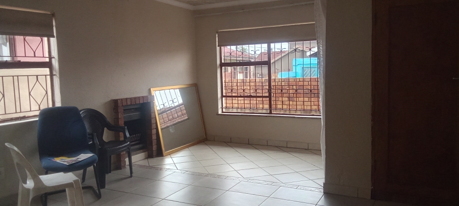 2 Bedroom Property for Sale in Protea North Gauteng