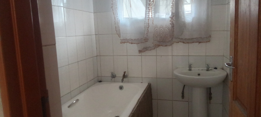 2 Bedroom Property for Sale in Protea North Gauteng