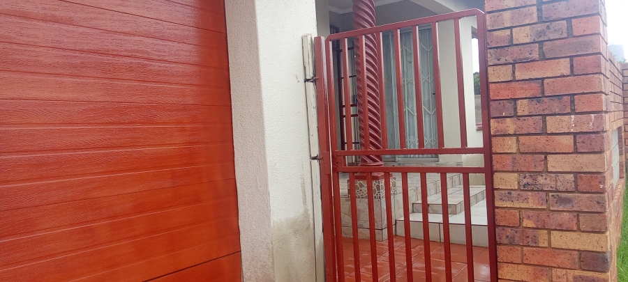 2 Bedroom Property for Sale in Protea North Gauteng