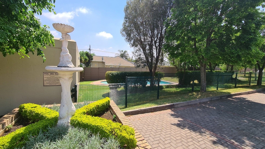 To Let 2 Bedroom Property for Rent in Sunninghill Gauteng