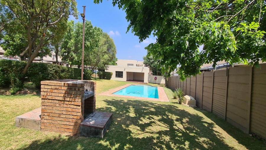 To Let 2 Bedroom Property for Rent in Sunninghill Gauteng