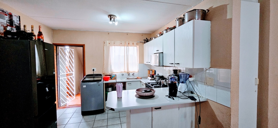 2 Bedroom Property for Sale in Peacehaven Gauteng