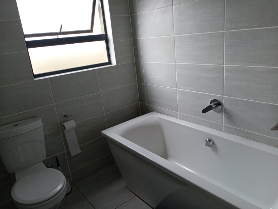 To Let 2 Bedroom Property for Rent in Waterfall Gauteng