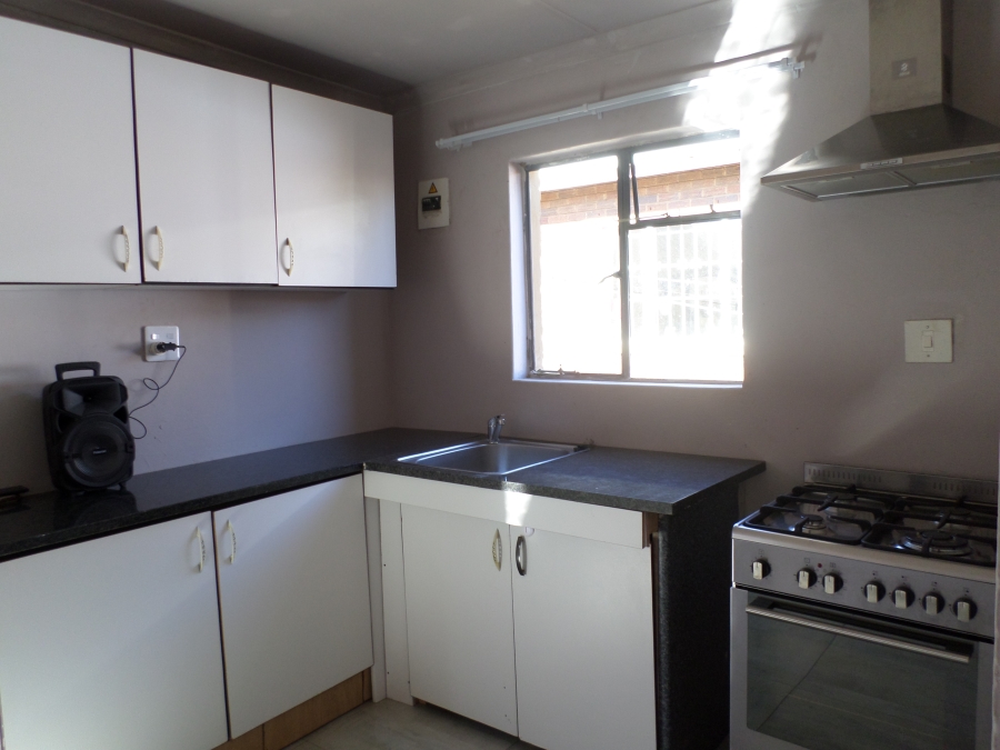 To Let 2 Bedroom Property for Rent in Sophiatown Gauteng