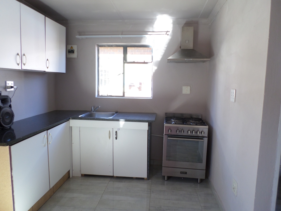 To Let 2 Bedroom Property for Rent in Sophiatown Gauteng