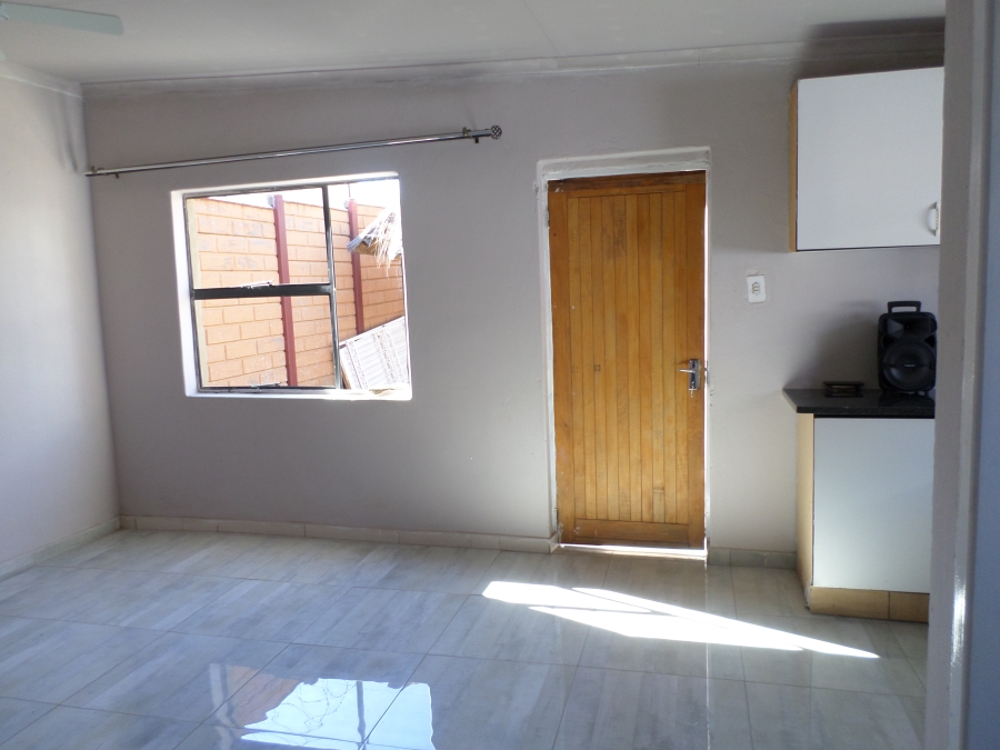 To Let 2 Bedroom Property for Rent in Sophiatown Gauteng