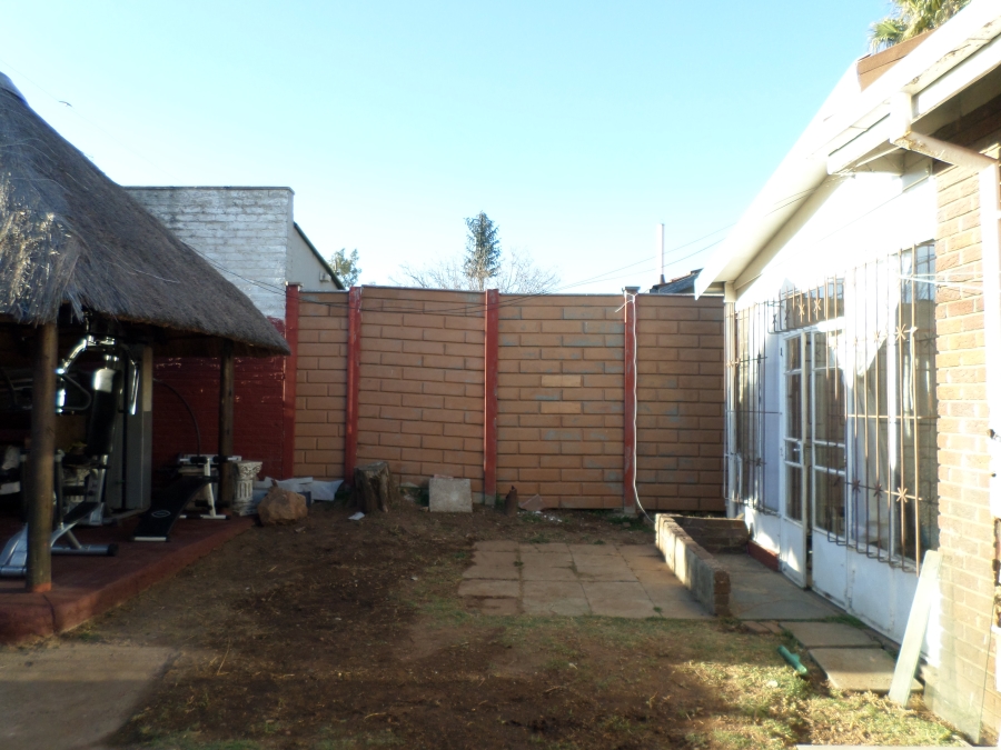 To Let 2 Bedroom Property for Rent in Sophiatown Gauteng