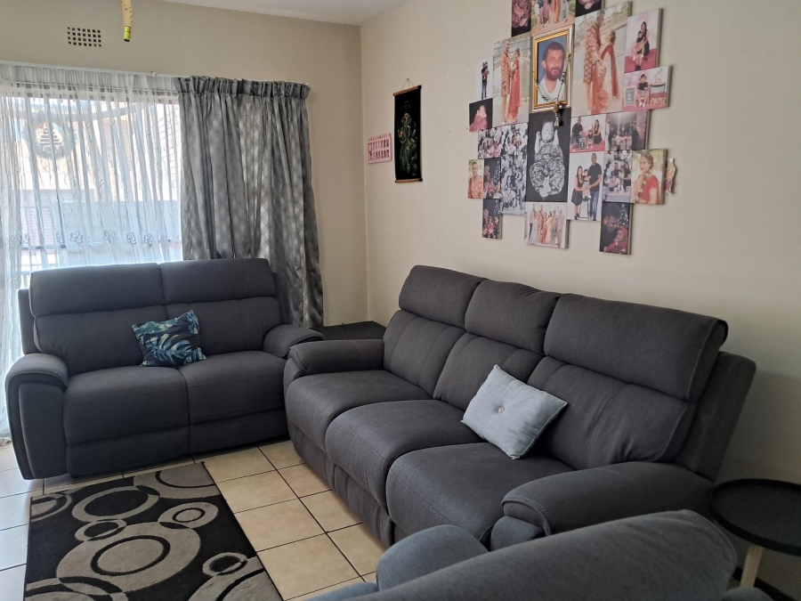 2 Bedroom Property for Sale in Sonneveld Gauteng