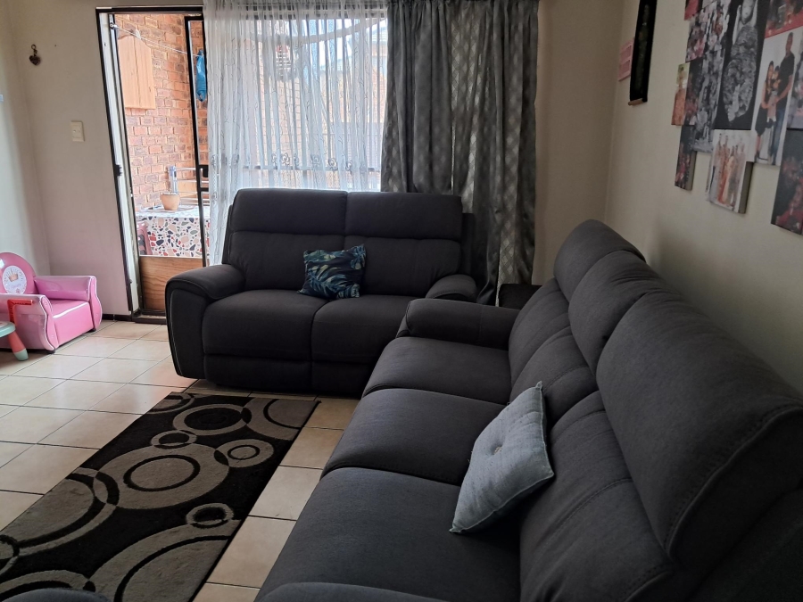 2 Bedroom Property for Sale in Sonneveld Gauteng