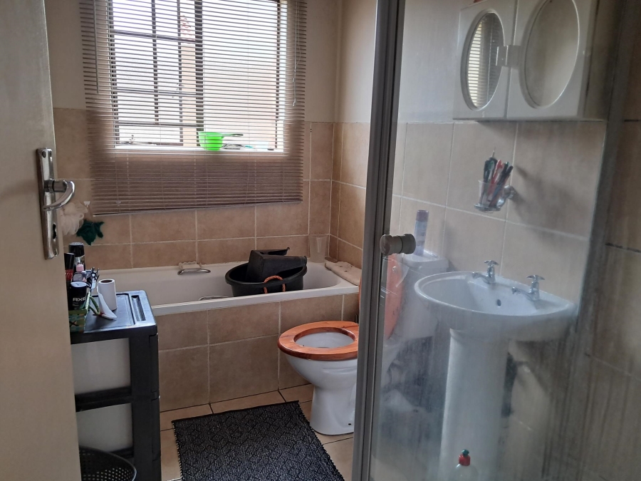 2 Bedroom Property for Sale in Sonneveld Gauteng