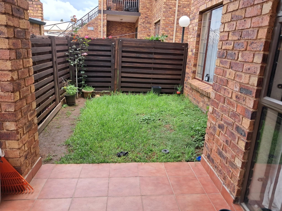 2 Bedroom Property for Sale in Sonneveld Gauteng