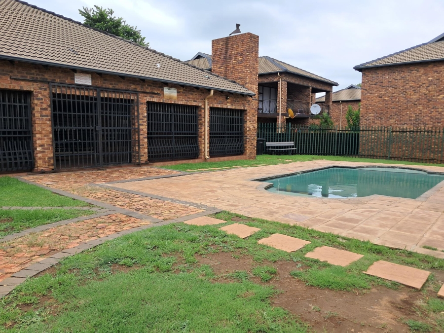 2 Bedroom Property for Sale in Sonneveld Gauteng