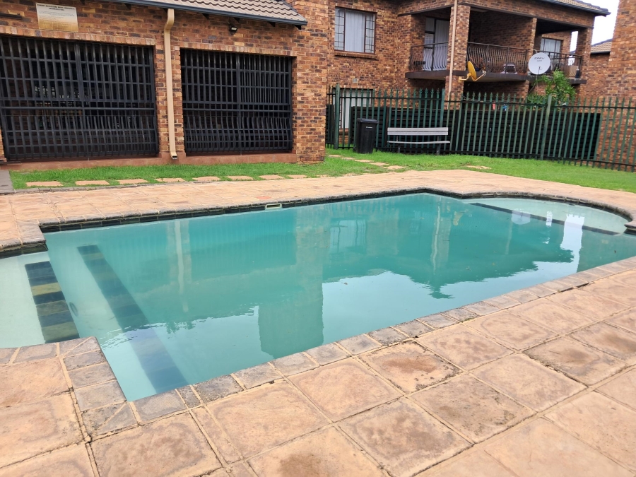 2 Bedroom Property for Sale in Sonneveld Gauteng