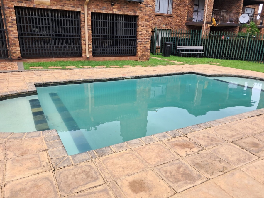 2 Bedroom Property for Sale in Sonneveld Gauteng