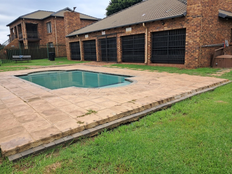 2 Bedroom Property for Sale in Sonneveld Gauteng