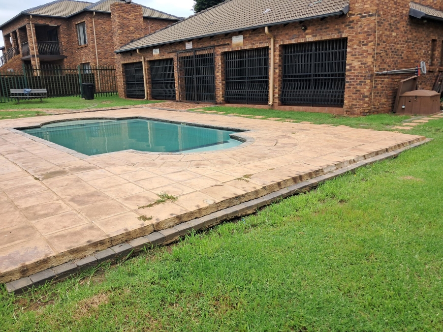 2 Bedroom Property for Sale in Sonneveld Gauteng