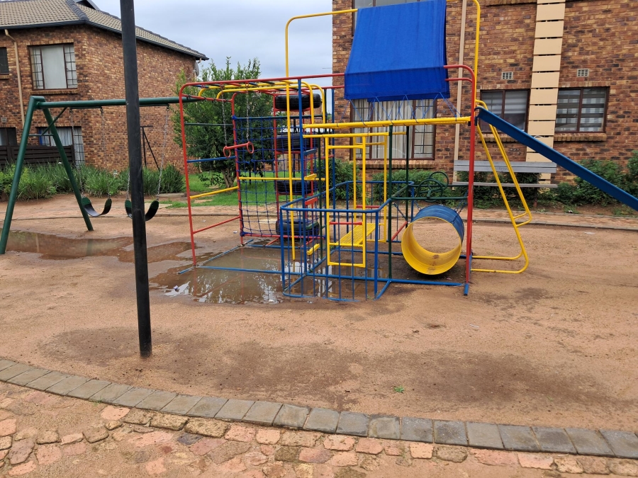 2 Bedroom Property for Sale in Sonneveld Gauteng