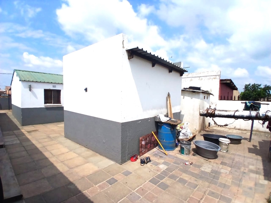 5 Bedroom Property for Sale in Palm Ridge Gauteng