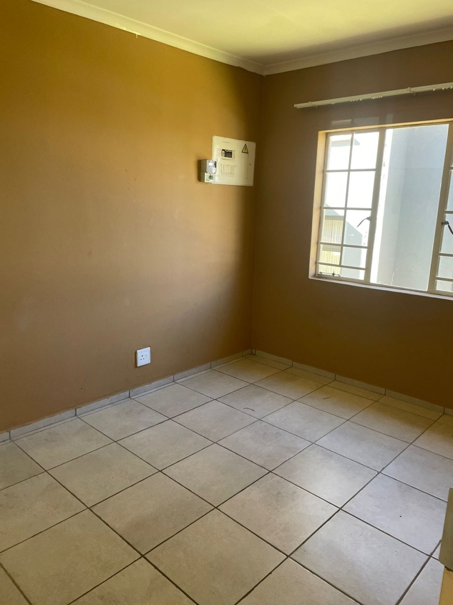 To Let 2 Bedroom Property for Rent in Groblerpark Gauteng