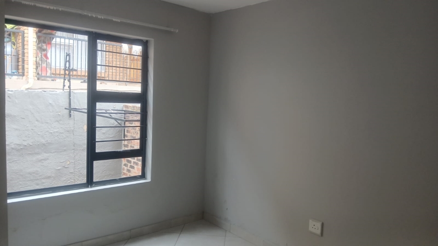 To Let 2 Bedroom Property for Rent in Florida Gauteng