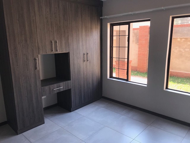 To Let 2 Bedroom Property for Rent in Kenleaf Gauteng