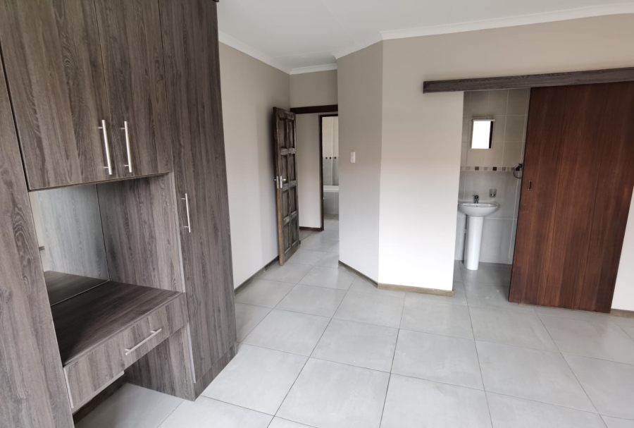 To Let 2 Bedroom Property for Rent in Kenleaf Gauteng