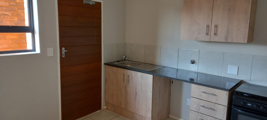 To Let 2 Bedroom Property for Rent in Kenleaf Gauteng