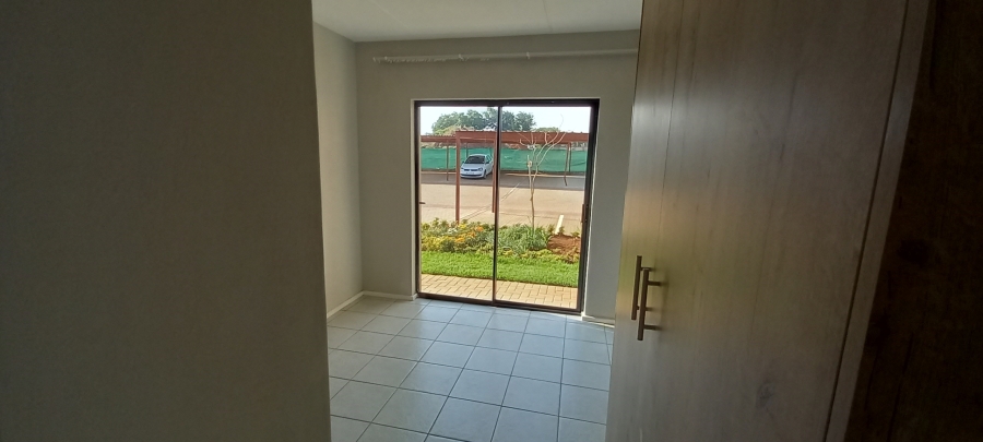 To Let 2 Bedroom Property for Rent in Kenleaf Gauteng