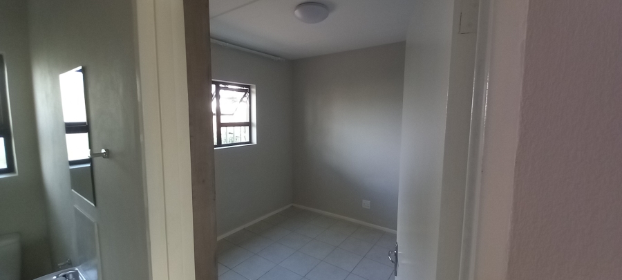 To Let 2 Bedroom Property for Rent in Kenleaf Gauteng