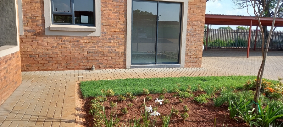 To Let 2 Bedroom Property for Rent in Kenleaf Gauteng