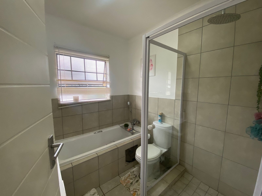 3 Bedroom Property for Sale in Monavoni Gauteng