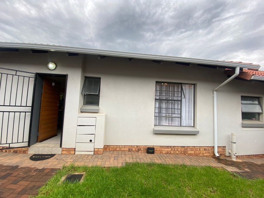 3 Bedroom Property for Sale in Monavoni Gauteng