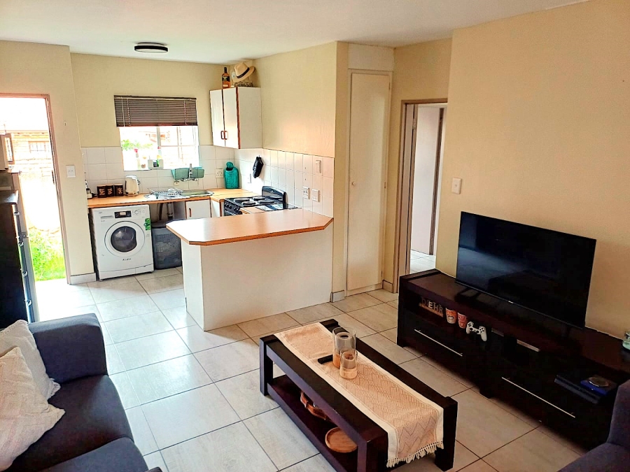 2 Bedroom Property for Sale in Die Hoewes Gauteng