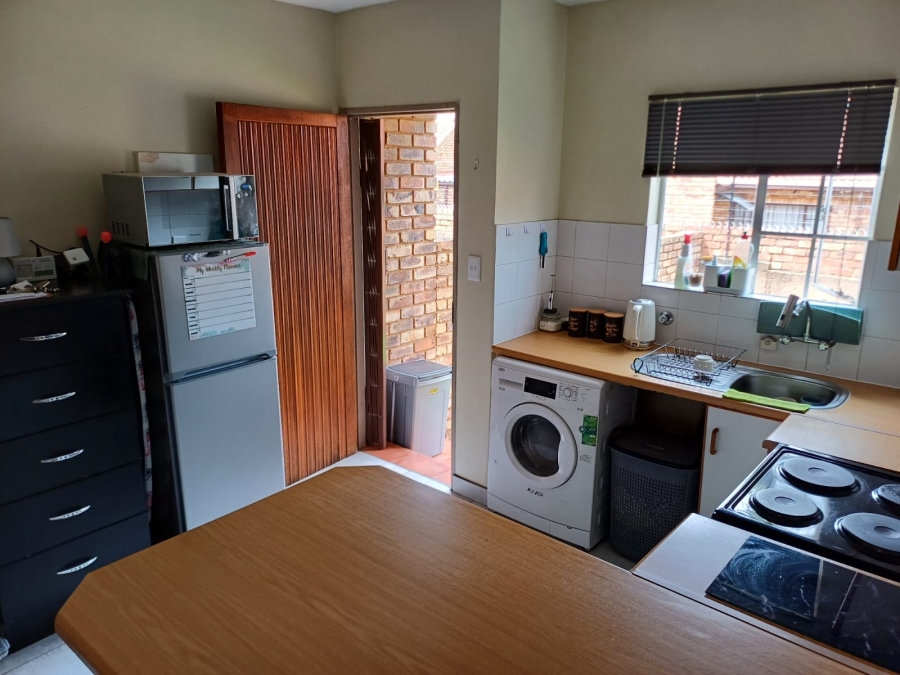 2 Bedroom Property for Sale in Die Hoewes Gauteng