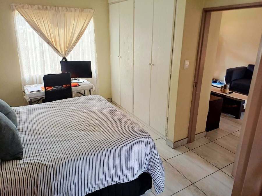 2 Bedroom Property for Sale in Die Hoewes Gauteng