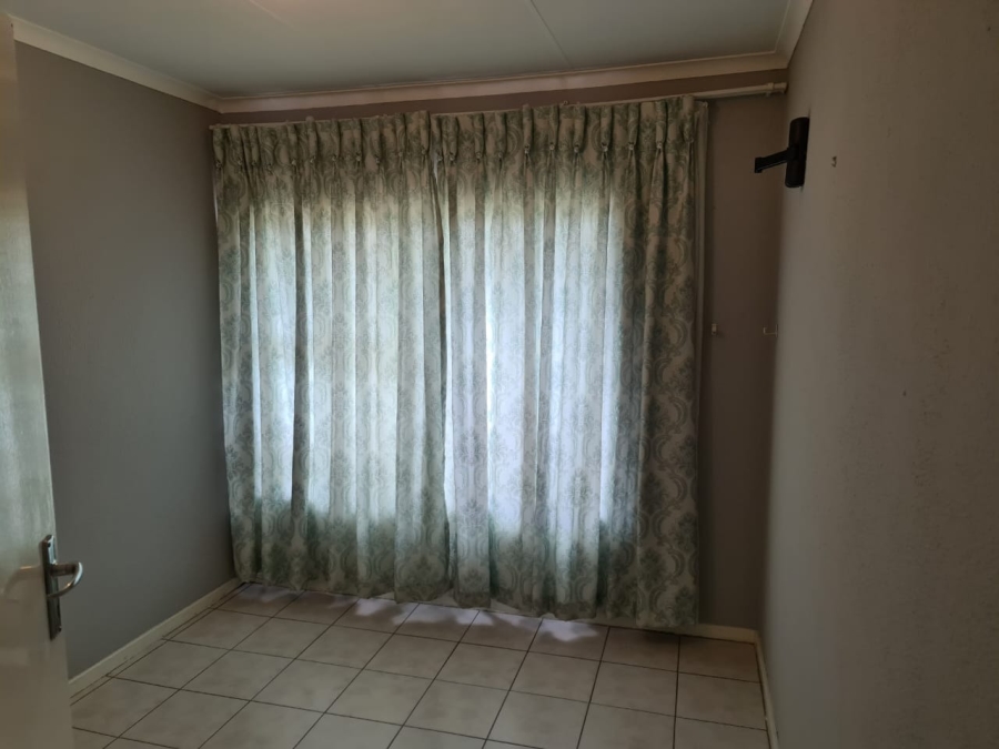 To Let 4 Bedroom Property for Rent in Norkem Park Gauteng