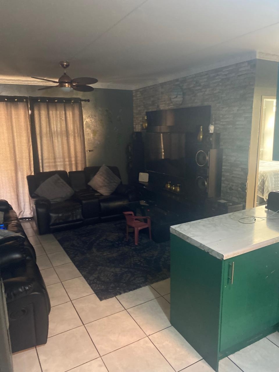 2 Bedroom Property for Sale in Groblerpark Gauteng