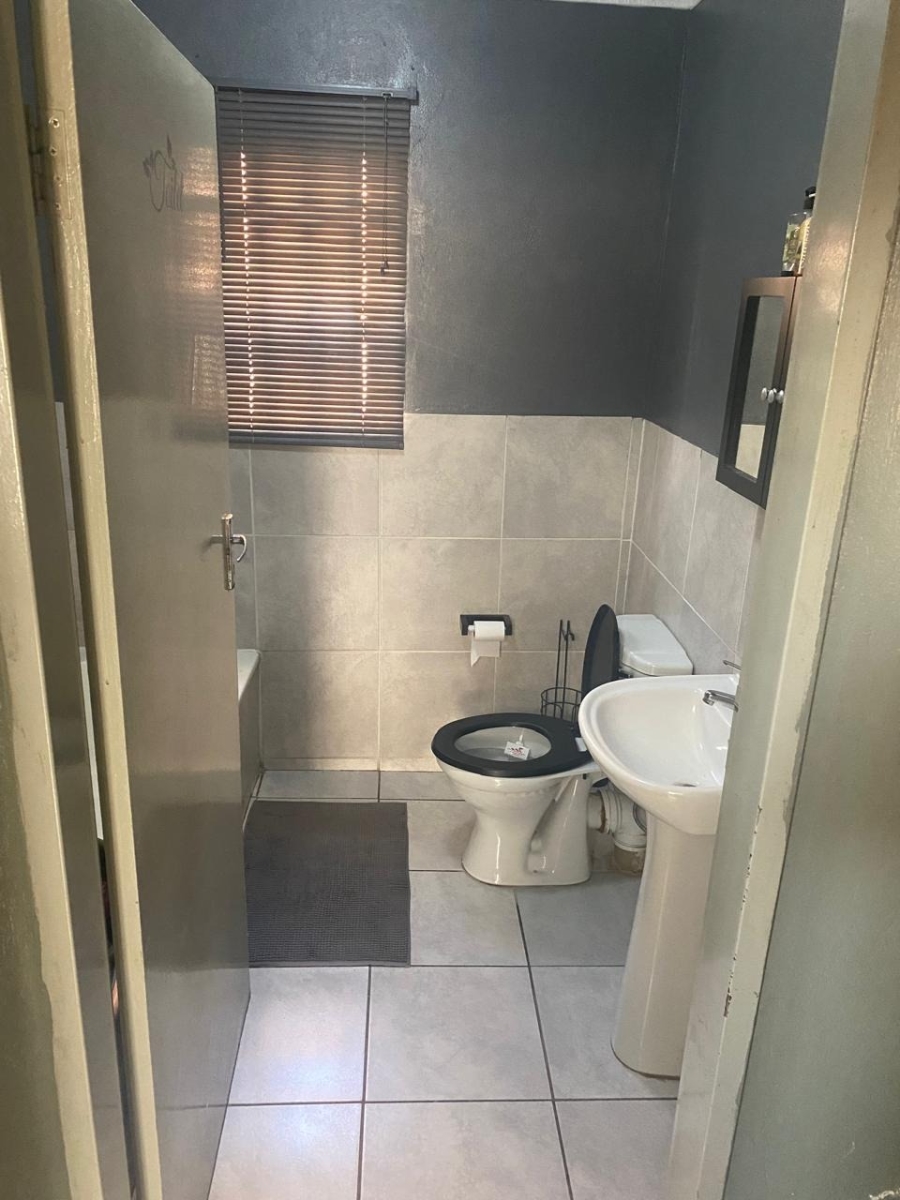 2 Bedroom Property for Sale in Groblerpark Gauteng