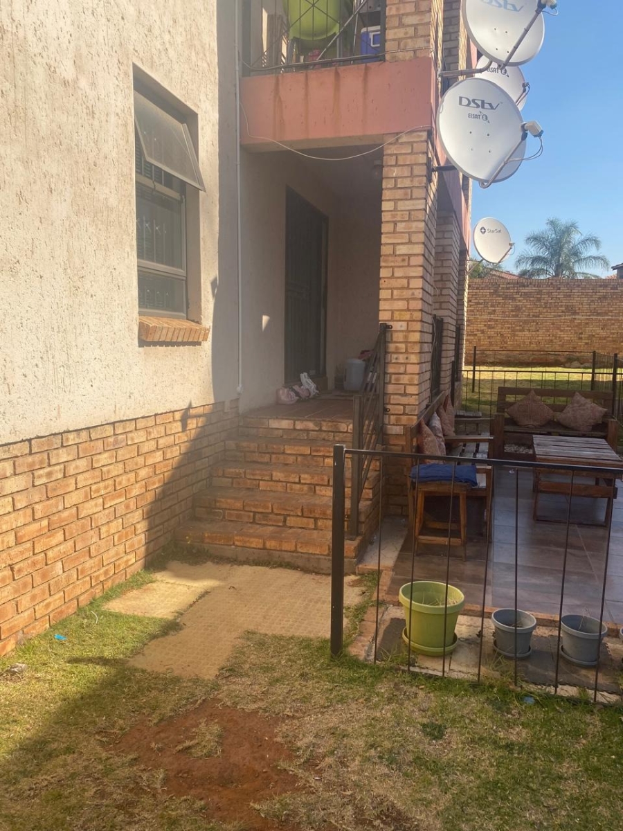 2 Bedroom Property for Sale in Groblerpark Gauteng