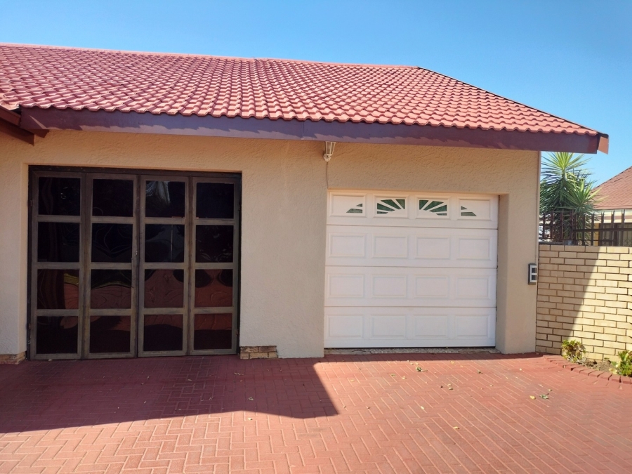 3 Bedroom Property for Sale in Witpoortjie Gauteng