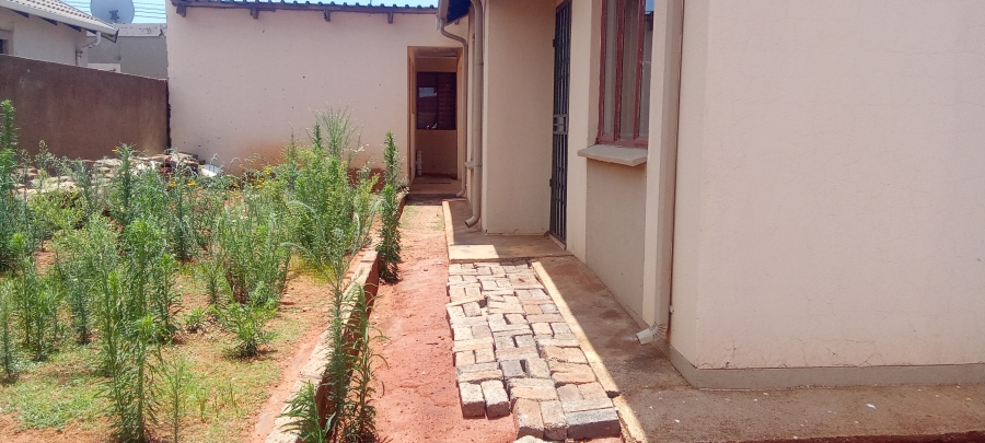 To Let 2 Bedroom Property for Rent in Protea Glen Gauteng