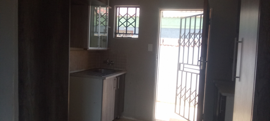 To Let 2 Bedroom Property for Rent in Protea Glen Gauteng