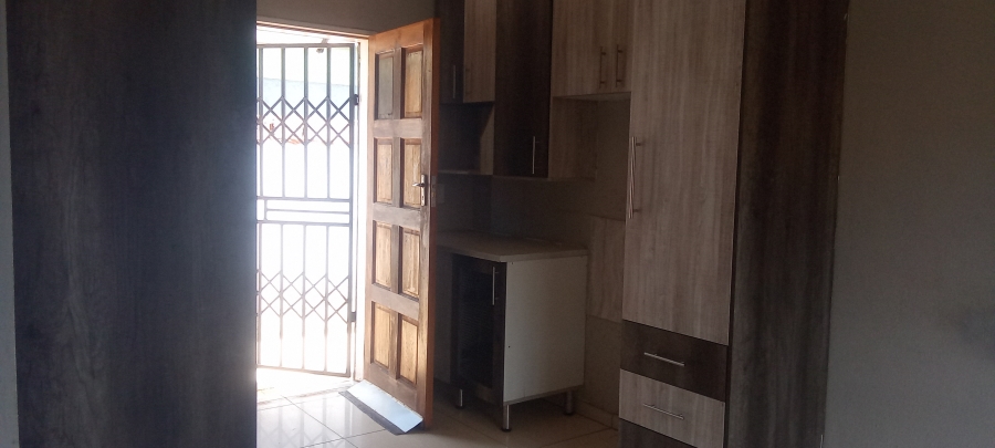 To Let 2 Bedroom Property for Rent in Protea Glen Gauteng