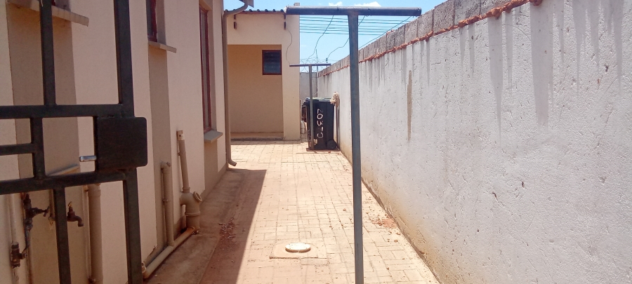 To Let 2 Bedroom Property for Rent in Protea Glen Gauteng