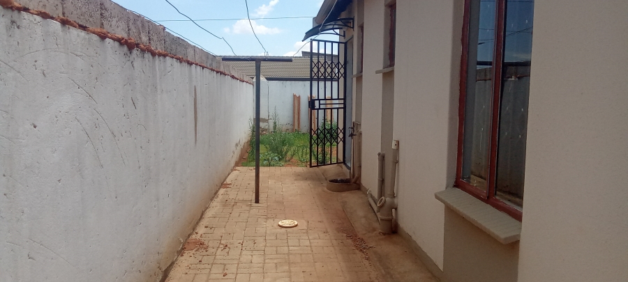 To Let 2 Bedroom Property for Rent in Protea Glen Gauteng