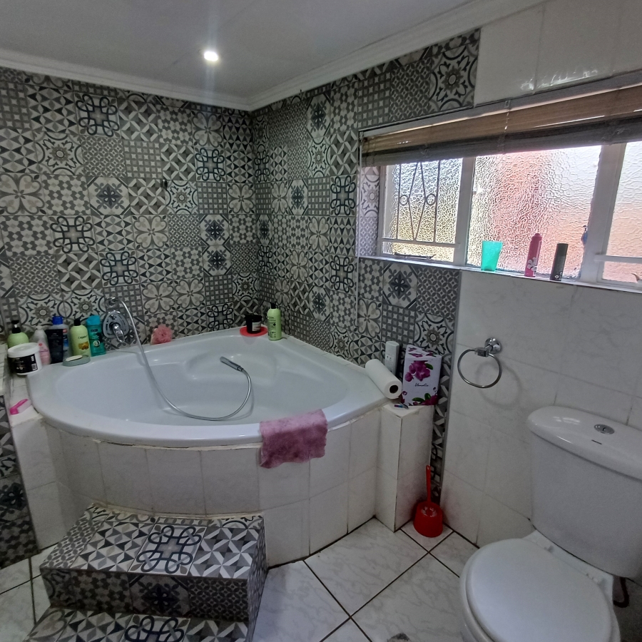 3 Bedroom Property for Sale in Walker Fruit Farms Gauteng
